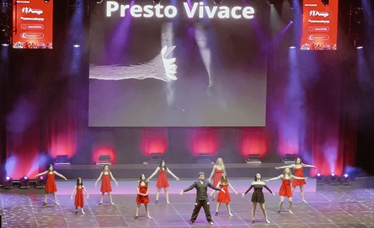 Vibrante actuacion navideña de música y danza con Presto Vivace en El Corte Inglés de A Coruña