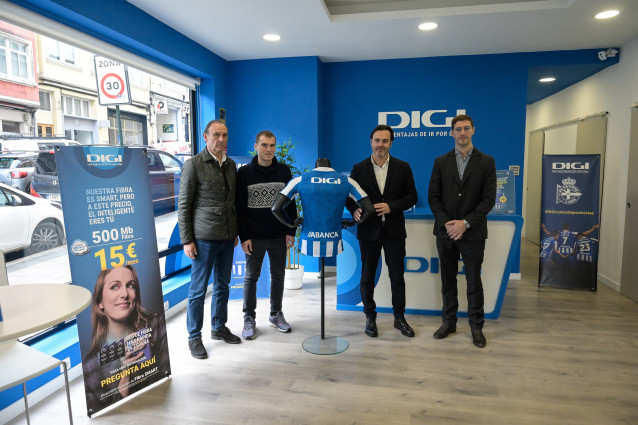 Archivo - DIGI inaugura su primera tienda en A Coruña con la presencia del  Chief Commercial Officer de DIGI España, Ángel Álvarez, y consejeros del Real Club Deportivo