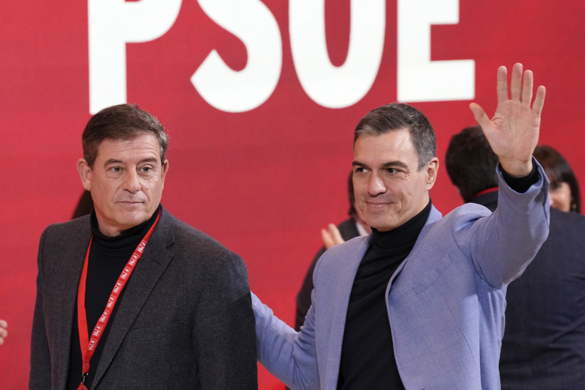 El candidato socialista a la Presidencia de la Xunta, José Ramón Gómez Besteiro, y el presidente del Gobierno, Pedro Sánchez
