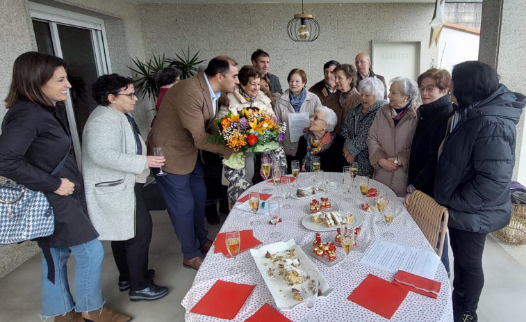 El Concello de Poio homenajea a su vecina María del Carmen Villanueva por sus 100 años