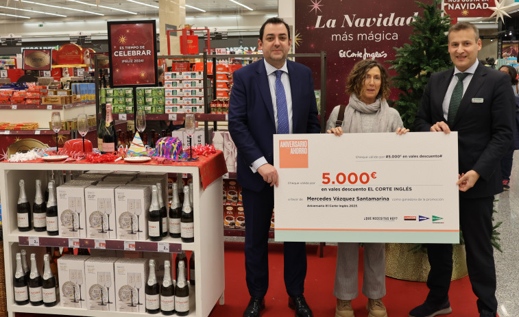 Clienta del Hipercor de Santiago de Compostela gana 5.000 € en el Sorteo Aniversario del Ahorro 2023