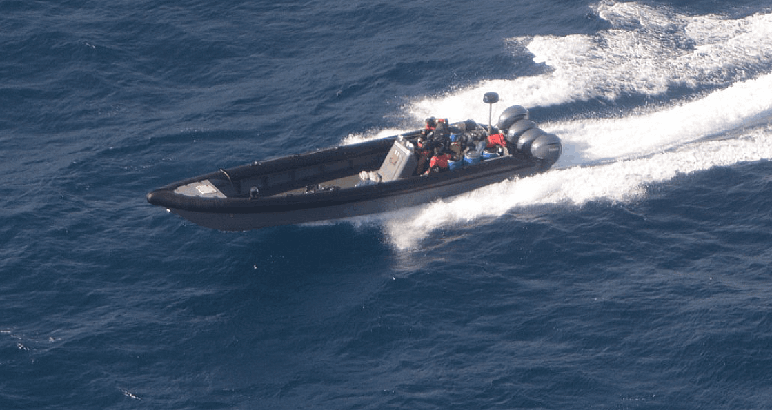Narcolancha gallega interceptada por Senegal en una foto publicada en Twitter por la marina de Senegal
