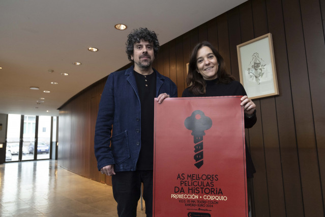 La alcaldesa de A Coruña, Inés Rey, presenta un ciclo de cine en el Teatro Colón