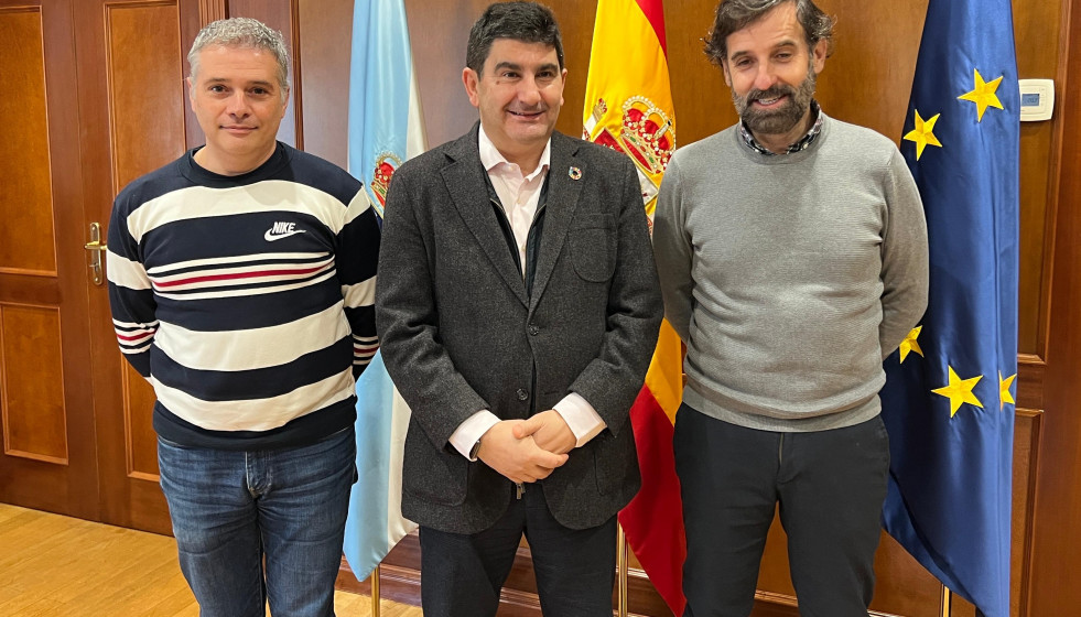 El delegado del Gobierno en Galicia, Pedro Blanco, se reúne con los organizadores de la vuelta ciclista 'O Gran Camiño 2024'.