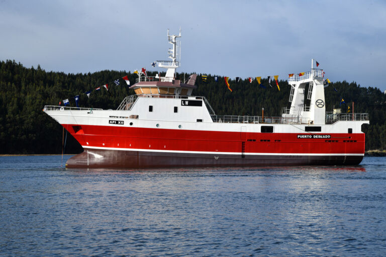 El API XII es un barco de la gallega Iberconsa botado recientemente para faenar desde Puerto Deseado en Argentina   Foto web de Iberconsa
