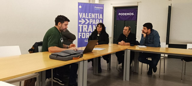 El cabeza de lista por Podemos en Ourense, Víctor Ferreiro, ha mantenido una reunión con el personal técnico de emergencias. En Ourense