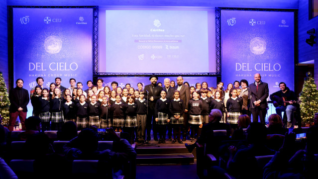 El grupo de jóvenes católicos Hakuna crea para el CEU 'Del cielo', un villancico para la campaña de Navidad de Cáritas