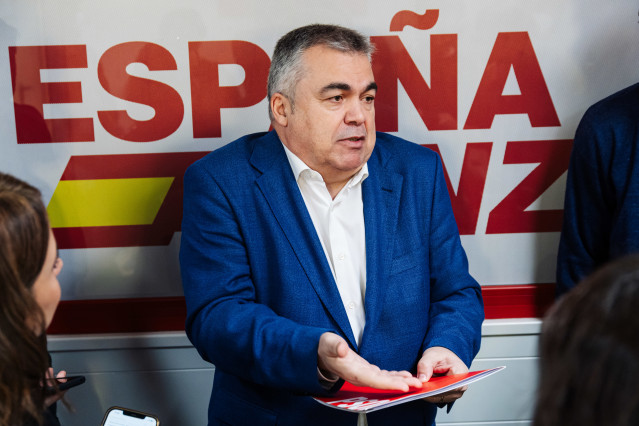 El secretario de Organización del PSOE, Santos Cerdán, tras una rueda de prensa posterior a la reunión de la Comisión Ejecutiva Federal del PSOE, en la sede del PSOE en Ferraz, a 8 de enero de 2024, en Madrid (España). La comisión es el órgano ejecutivo d