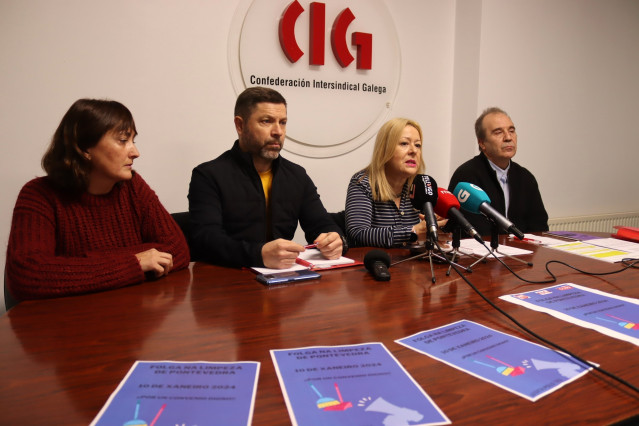 Rueda de prensa de los sindicatos CC.OO., CIG y UGT para anunciar una jornada de paro, el 10 de enero de 2024, por el bloqueo en la negociación del convenio del sector de limpieza de edificios y locales en la provicia de Pontevedra.