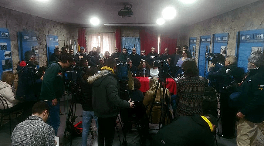 Rueda de prensa de convocatoria de manifestaciu00f3n tras el vertido de pellets del Toconao en una imagen de la plataforma en defensa de A Ru00eda de Arousa