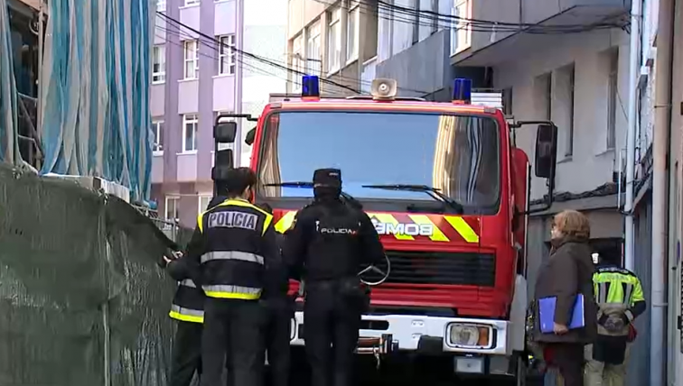 Muere tras clavarse la barra de un andamio en una caída un hombre en A Coruña