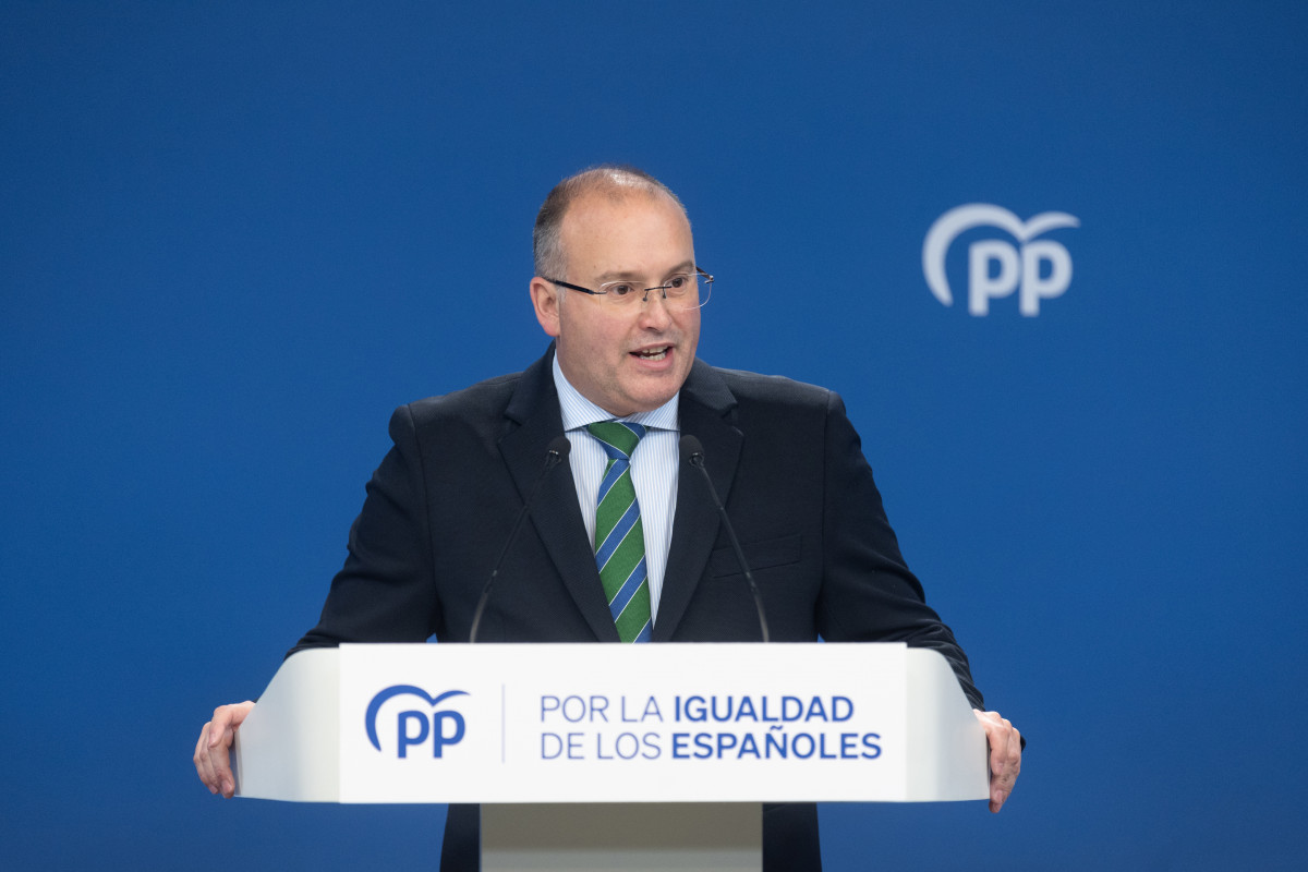 El portavoz del Grupo Parlamentario Popular en el Congreso, Miguel Tellado, durante una rueda de prensa, en la sede del PP, a 3 de enero de 2024, en Madrid (España).   Durante la rueda de prensa, ha 