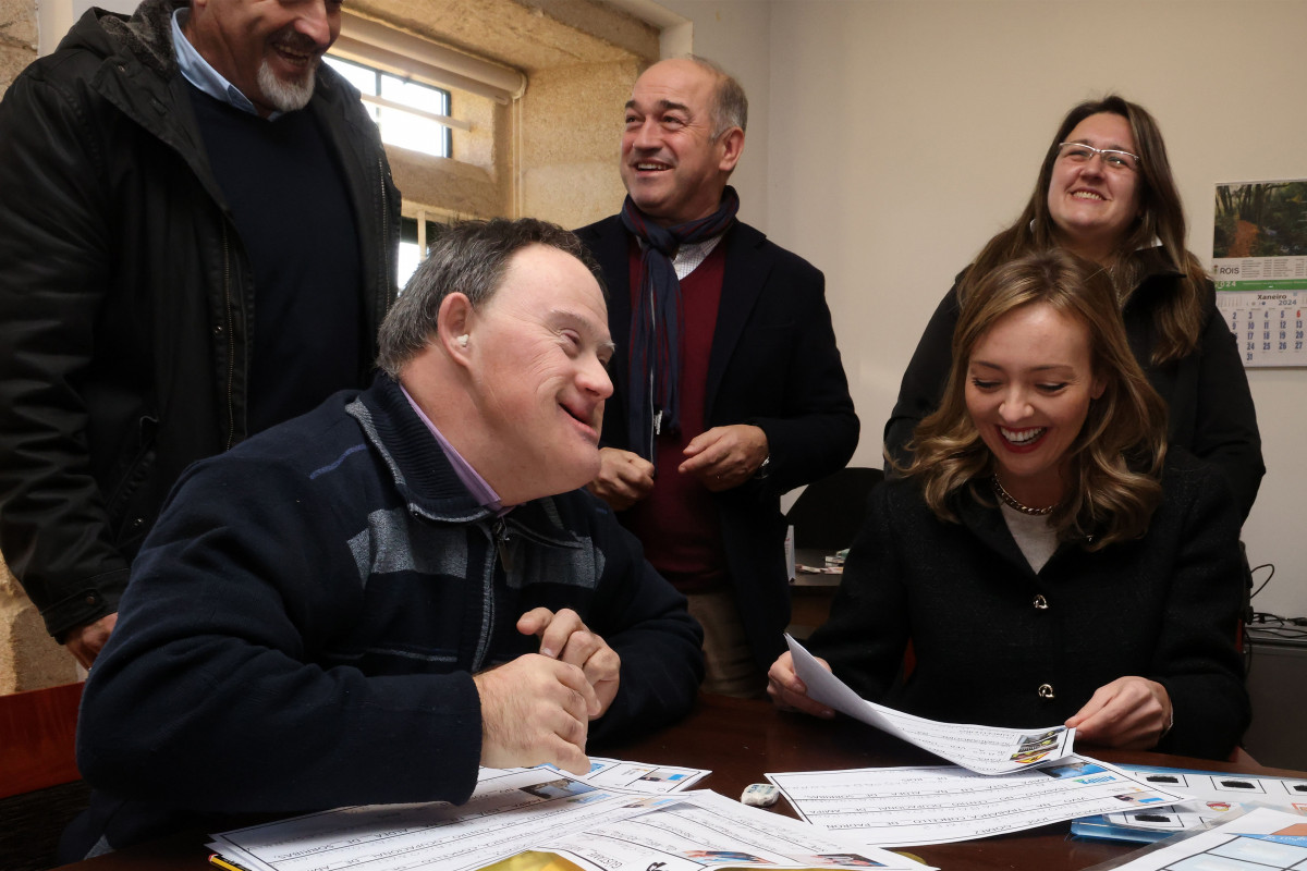 Archivo - La conselleira de Política Social, Fabiola García, visita el centro ocupacional de Rois