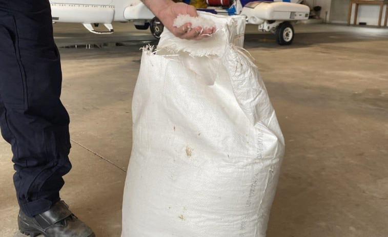 Localizado un saco con 25 kilos de plástico cerca de Valdoviño