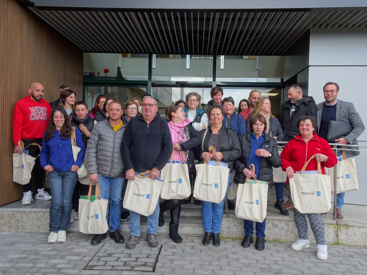 Trabajadores de la planta de clasificaciu00f3n de SOGAMA tras el evento formativo