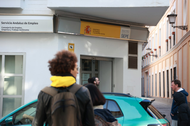 Oficina de empleo en Sevilla. A 3 de enero de 2024, en Sevilla (Andalucía, España). El paro registrado en las oficinas de los servicios públicos de empleo bajó en 32.157 personas en 2023 en Andalucía en relación al año anterior (-4,42%) hasta los 694.940