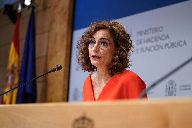 Archivo - La ministra de Hacienda y Función Pública, Maria Jesús Montero, interviene en una rueda de prensa posterior a una reunión del Consejo de Política Fiscal y Financiera, a 28 de julio de 2021, en Madrid, (España). Durante su intervención ha informa