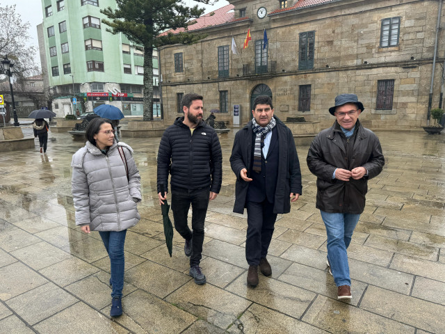 El delegado del Gobierno aborda con el alcalde de Cambados proyectos de mejora energética y conexión a Internet