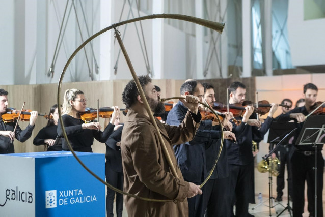 Archivo - Abraham Cupeiro y la Orquesta Gaos en la presentación de 'Mythos' en el Museo Centro Gaiás