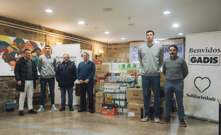 830 kilos de productos para la beneficencia gracias al 'alley oop' entre el Obradoiro y Gadis