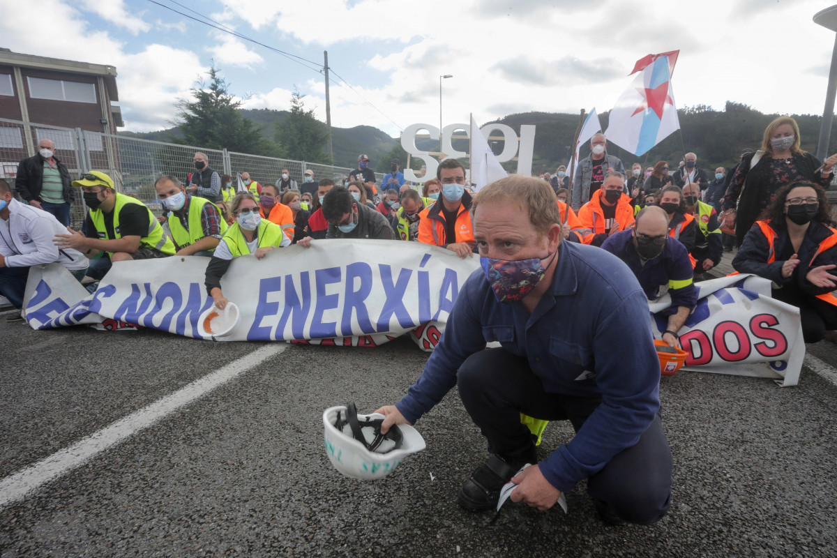 Archivo - El presidente del Comité de Empresa de Alcoa, José Antonio Zan, durante una manifestación por el futuro industrial de A Mariña, a 17 de octubre de 2021, en Viveiro, Lugo (Galicia). Vivei