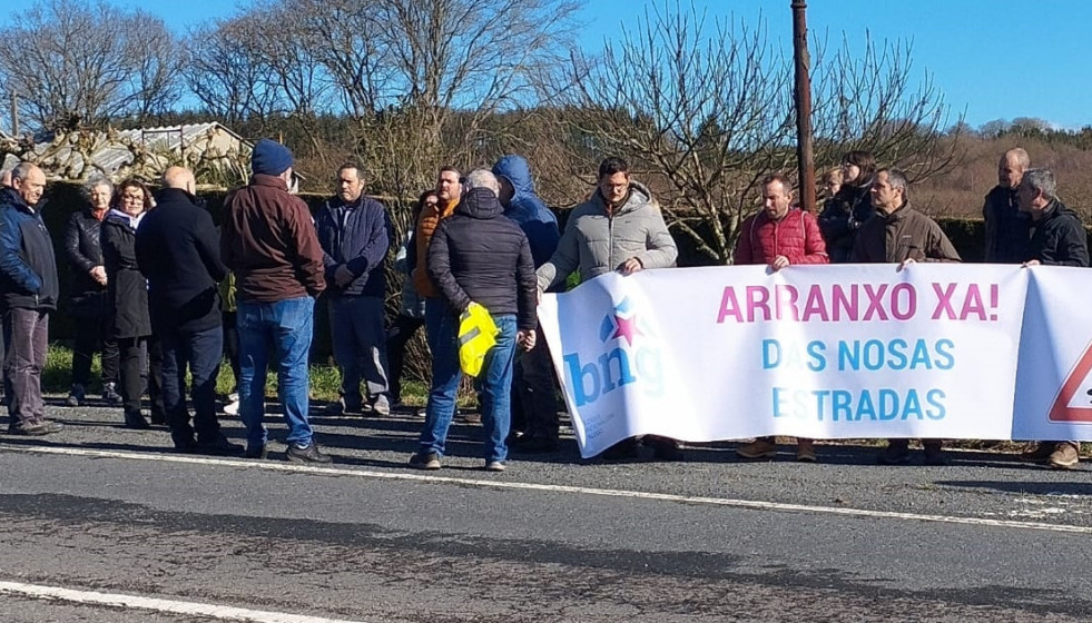 Concentración en Taboada (Lugo) para reclamar el arreglo de la N-540
