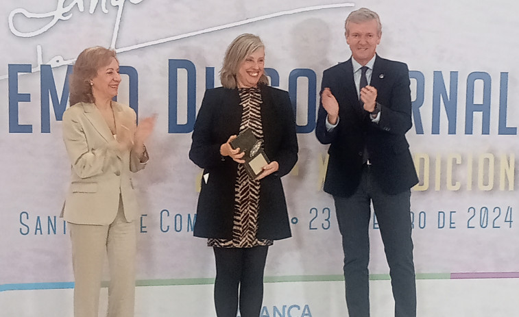Aida Pena Meis recibe el premio diego bernal 2024 de la Asociación de Periodistas de Galicia