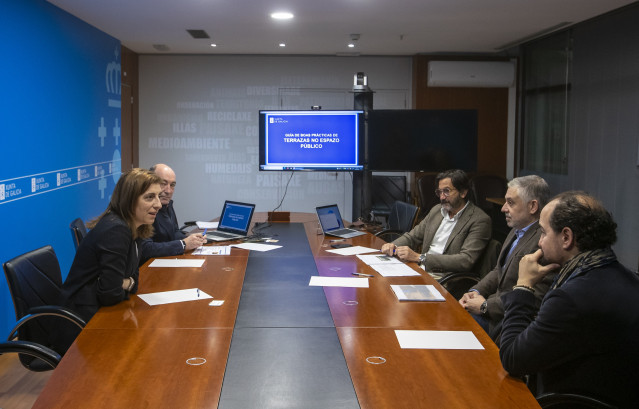 A Vicepresidenta Segunda E Conselleira De Medio Ambiente, Territorio E Vivenda, Ángeles Vázquez, Reúnese Con Representantes Da Corporación Hijos De Rivera.