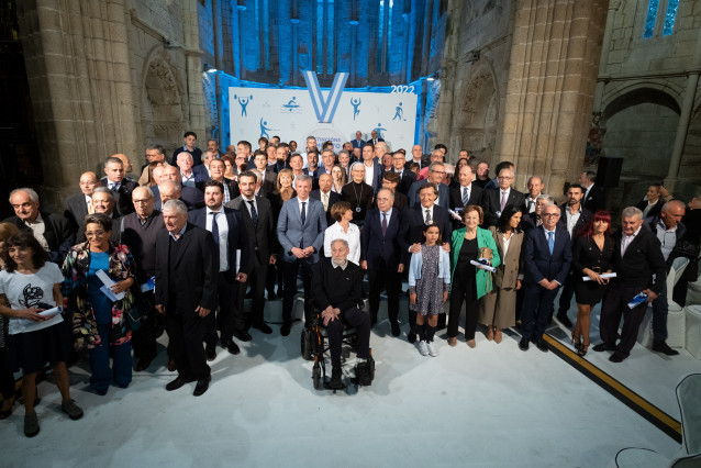 Archivo - El presidente de la Xunta, Alfonso Rueda, en la entrega de las distinciones al mérito deportivo del año 2022