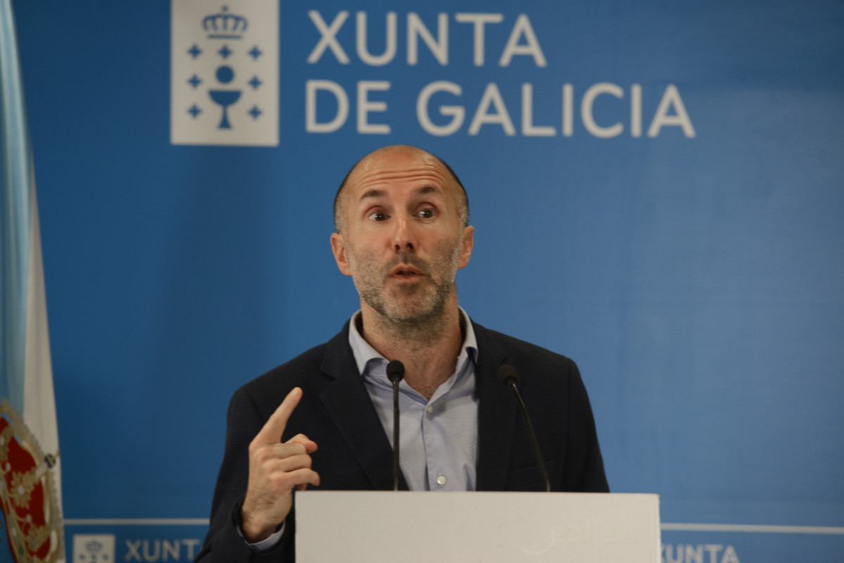 Archivo - El alcalde de la ciudad, Gonzalo Pérez Jácome, ofrece una rueda de prensa tras reunirse con el presidente de la Xunta de Galicia, en la Delegación de la Xunta, a 4 de octubre de 2023, en 