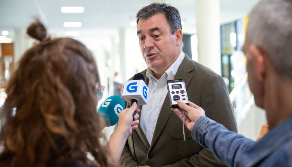 Archivo - El conselleiro de Cultura, Educación, FP e Universidades, Román Rodríguez, inaugura la jornada formativa para el profesorado.