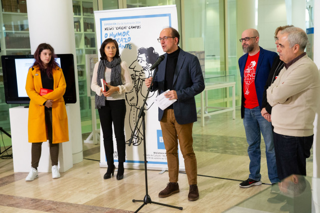 El director xeral de Cultura, Anxo M. Lorenzo, inaugura la exposición 'Xesús ‘Chichi’ Campos: o humor de trazo elegante' con motivo del Día de la Ilustración.
