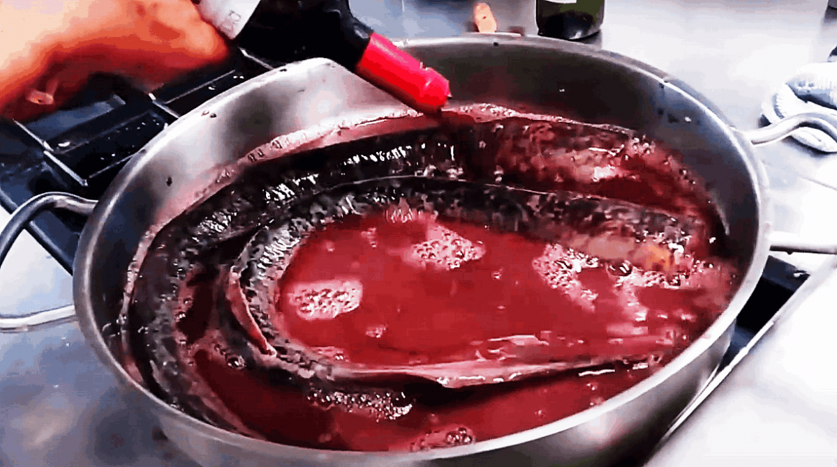 Preparaciu00f3n de una lamprea tras ser desangrada