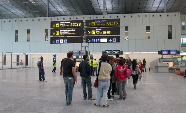 Una moción para que Bugallo medie en el conflicto de los trabajadores del aeropuerto de Lavacolla
