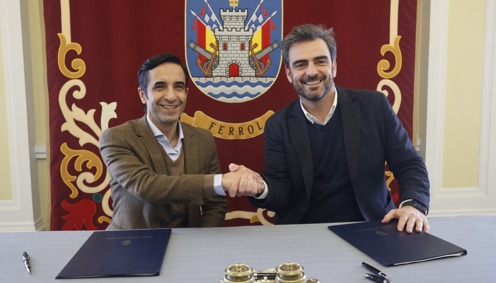 El vicepresidente primero y conselleiro de Presidencia, Xustiza e Deportes, Diego Calvo, y el alcalde de Ferrol, José Manuel Rey Varela.