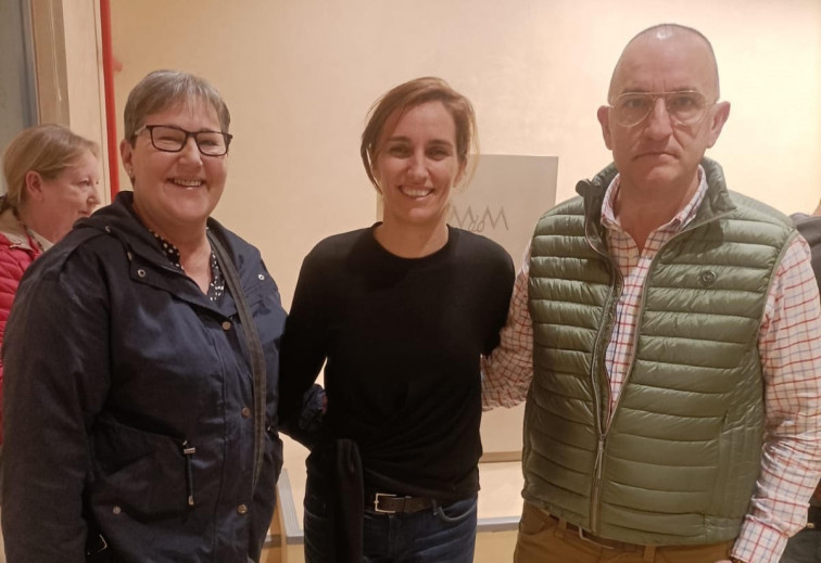 Reunión entre la ministra de Sanidad y el portavoz de los celadores del área Pontevedra-Salnés