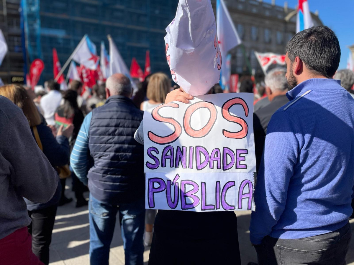 Cartel en la manifestación de SOS Sanidade Pública en Obradoiro