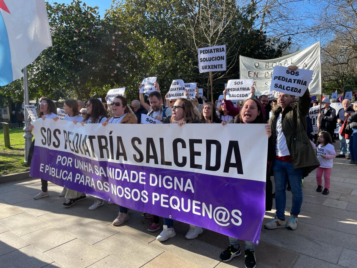 Asistentes de Salceda en la manifestación de SOS Sanidade Pública en Obradoiro