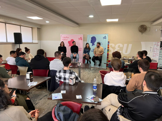 El BNG Aborda Con Universitarios Los Problemas De Vivienda Y Transporte: 