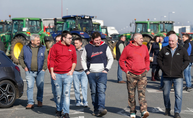 Las protestas de los agricultores saltan a Galicia con tractoradas en Lugo y Ourense en plena campaña electoral