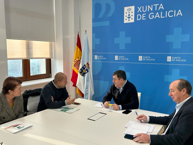 El conselleiro de Cultura, Educación, FP e Universidades, Román Rodríguez, se reúne con el sindicato de la concertada FSIE.