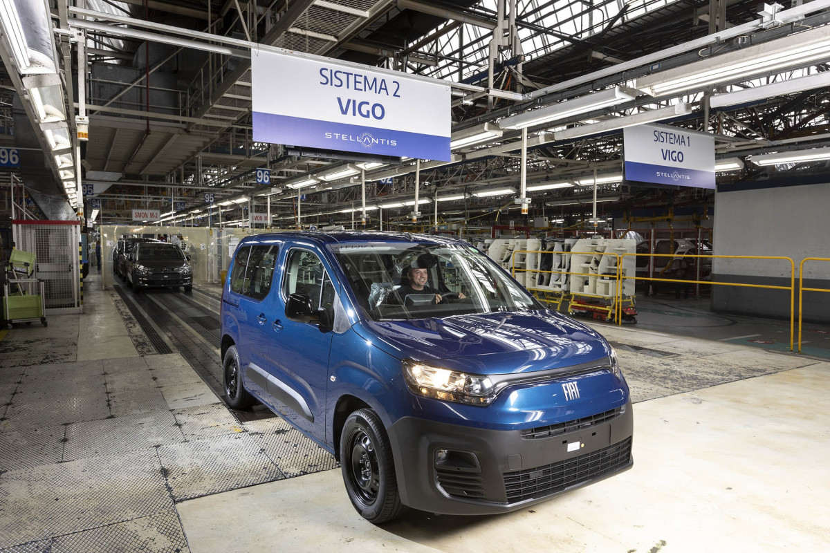 Archivo - Producción de la Fiat Doblò en la fábrica de Stellantis en Vigo.