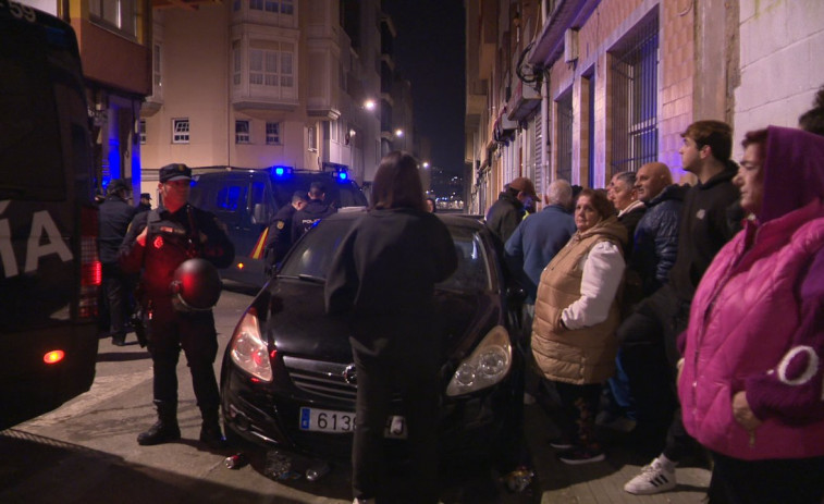 Expulsan a los últimos okupas del narcopiso desalojado a las bravas por los vecinos de Monte Alto