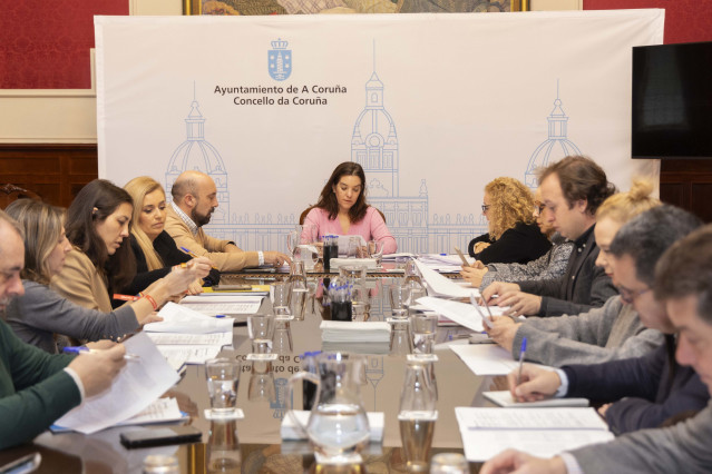 La alcaldesa de A Coruña, Inés Rey, preside la Junta de Gobierno Local