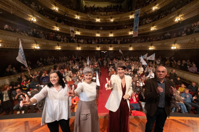 La portavoz del BNG y candidata a la Presidencia de la Xunta, Ana Pontón, en un mitin en A Coruña junto a otras integrantes de la candidatura