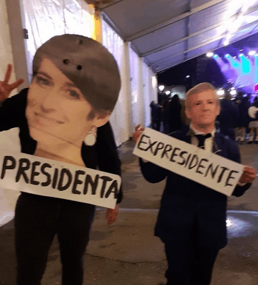 Dos de los asistentes al mitin del Bloque hoy en A Coruu00f1a en una foto de Rubu00e9n Cela en Twitter