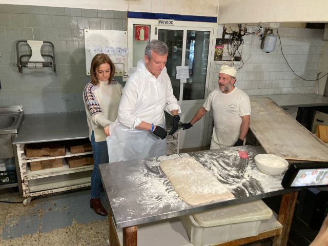 Rueda, en una panadería en Boqueixón.