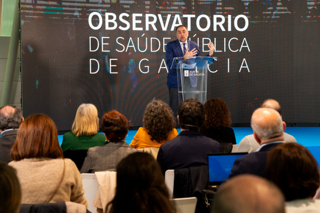 El conselleiro de Sanidade, Julio García Comesaña, presenta el Observatorio de Saúde Pública de Galicia.