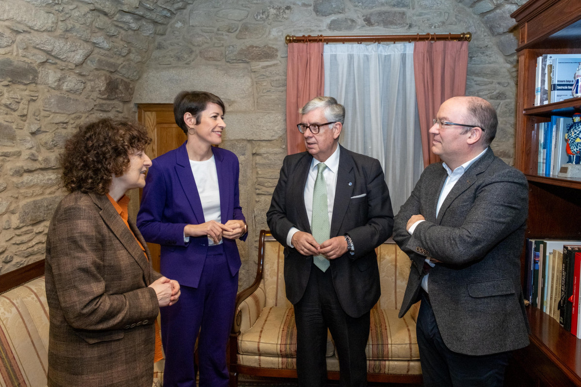 Ana Pontu00f3n reunida con la patronal CEG