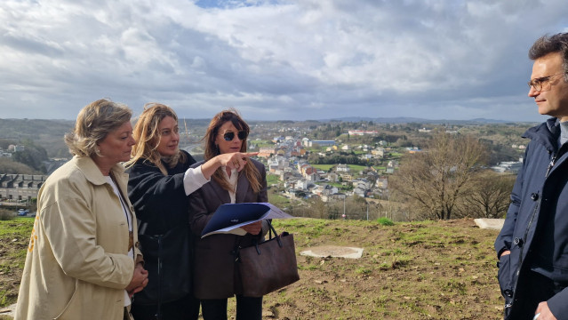 La alcaldesa de Lugo, Paula Alvarellos, acude a la recepción de la obra de derribo y acondicionamiento de la parcela del Garañón